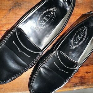Tod’s Women’s Black Leather Driving Moccasins Size 5